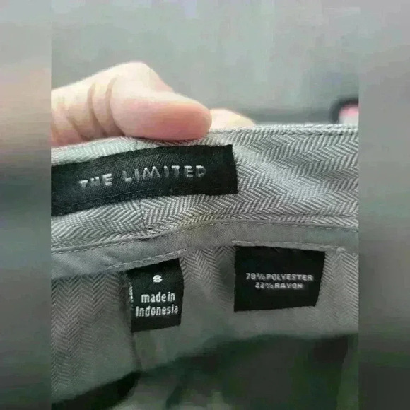 The Limited gray pants size 8. 78%poly 22% rayon. - Picture 2 of 4